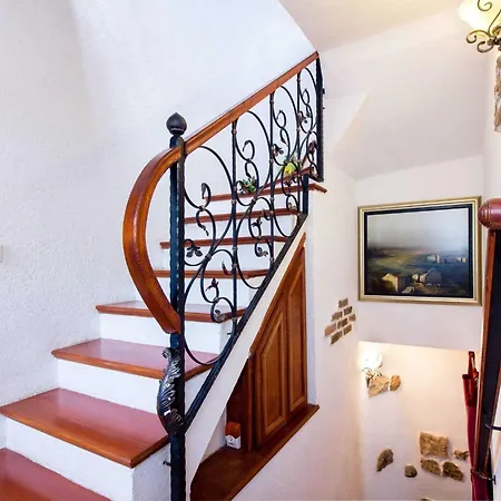 Authentic Dalmatian Hillside Escape With Pool, Sauna & Bbq Ferienhaus Zadvarje