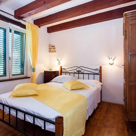 Authentic Dalmatian Hillside Escape With Pool, Sauna & Bbq Ferienhaus