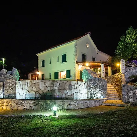 Ferienhaus Authentic Dalmatian Hillside Escape With Pool, Sauna & Bbq