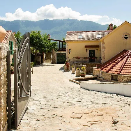 Ferienhaus Authentic Dalmatian Hillside Escape With Pool, Sauna & Bbq *