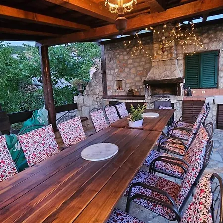 別荘 Authentic Dalmatian Hillside Escape With Pool, Sauna & Bbq Zadvarje